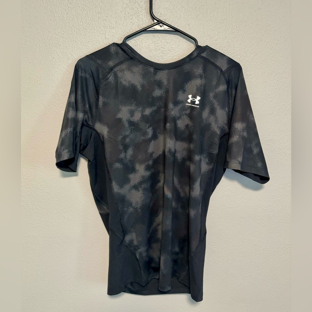 Under Armour Men’s XL Black Camo Heat Gear Compression Shirt. NWT